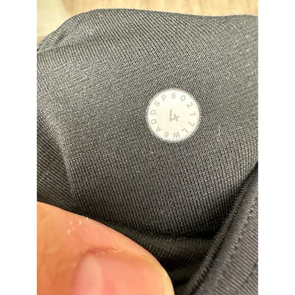 Lululemon Cropped Legging With Mesh Detail - Picture 6 of 8